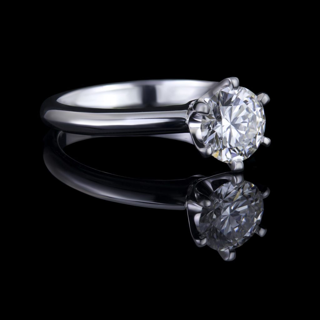 0.9 CT Round brilliant cut diamond set in a white gold mount with 6 round prongs.
