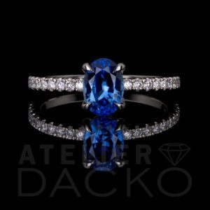 AD004 - 1.00 CT Vivid Blue Oval Sapphire Engagement Ring - 1