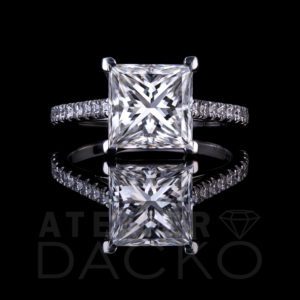 Front Facing 2.50 CT Diamond Princess Cut Solitaire Engagement Ring