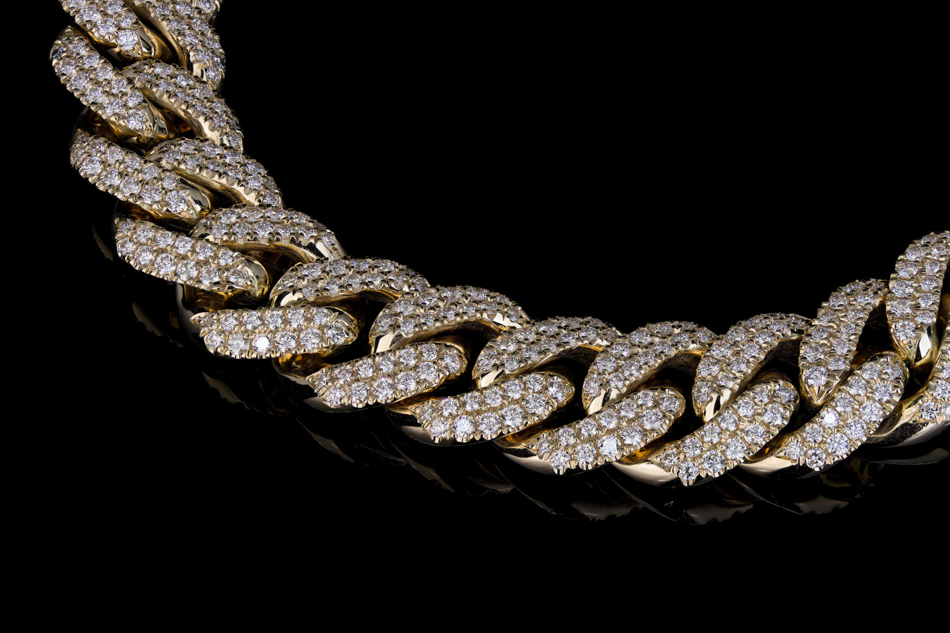 Close-Up Cuban Chain Bracelet with Pavé Diamonds