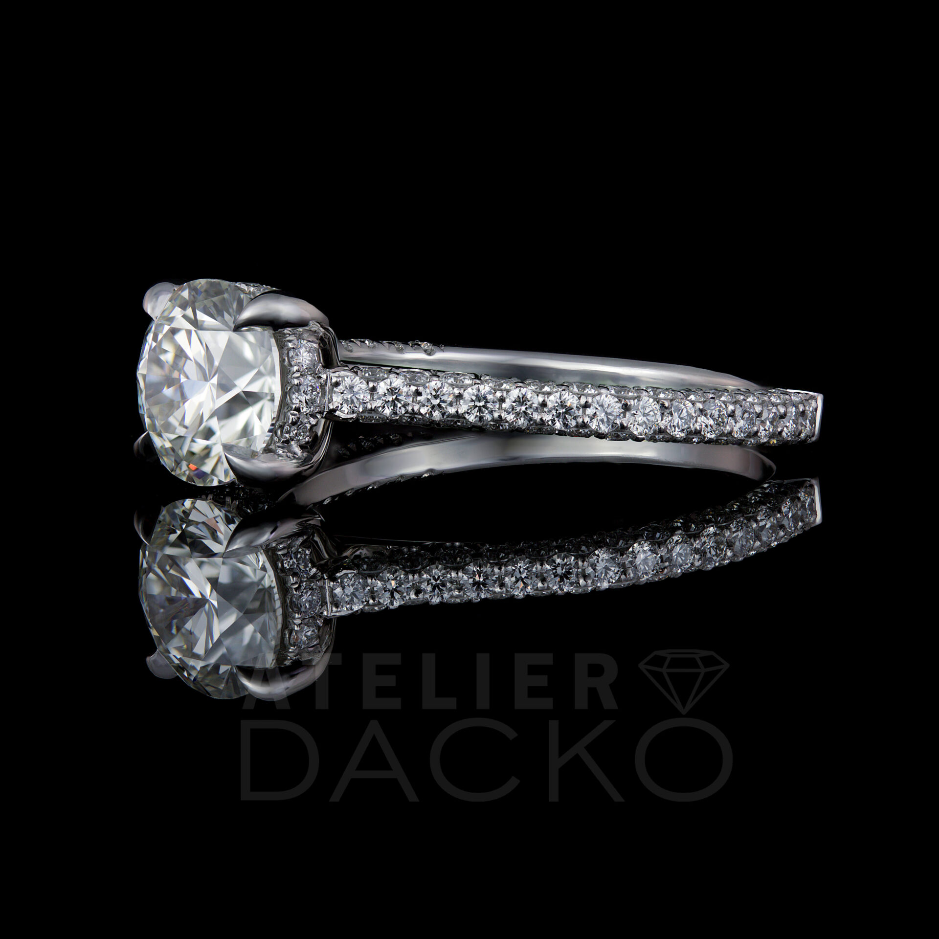 Side Facing 1 CT Round Diamond Engagement-Ring 3 Sided Shank